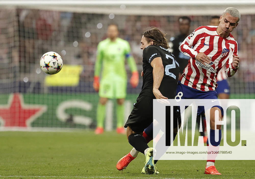 Atletico Madrid v Club Brugge - UEFA Champions League MADRID, SPAIN - OCTOBER 12: Atletico Madrid s player Antoine Griezmann (R) in action against Casper Nielsen (L) of Club Brugge during the UEFA Champions League Group B football match between Atletico Madrid and Club Brugge at Civitas Metropolitano Stadium in Madrid, Spain on October 12, 2022. Madrid Spain. Editorial use only. Please get in touch for any other usage.