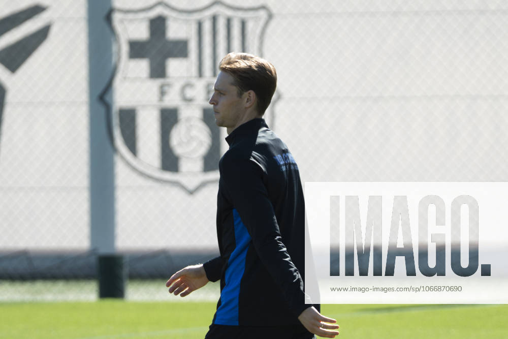 FC Barcelona, Barca Training Session Frankie de Jong, a player of FC Barcelona, trains with the team ahead of the Spanish League, La Liga EA Sports, football match against Real Oviedo at Ciudad Esportiva Joan Gamper in Sant Joan Despi, Barcelona, Spain, on September 24, 2025. Barcelona Spain