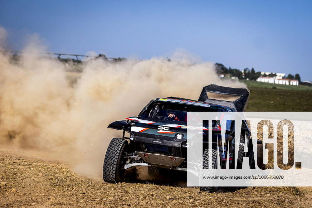 W2RC - BP RALLY-RAID PORTUGAL 2025 200 AL-ATTIYAH Nasser (qat), LURQUIN Fabian (bel), The Dacia Sandriders, Dacia Sandrider, FIA W2RC, action during the Stage 1 of the BP Rally-Raid Portugal 2025, 4th round of the 2025 WR2C on September 24, 2025 in Grandola, Portugal - GrandolaPortugal