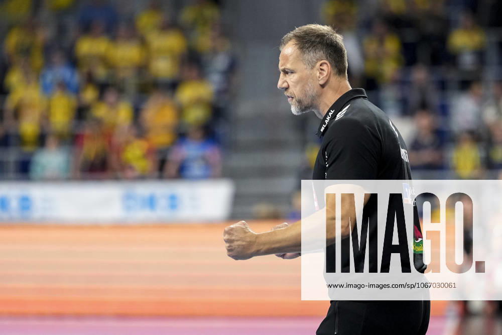 Maik Machulla (Trainer, Cheftrainer, RNL), Einzelbild, Einzelfoto, Aktion, Action, Jubel, jubeln, jubelt, celebration, Freude, freuen, freut sich, zuversichtlich, optimistisch, positiv, Spielszene, 27.09.2025, Mannheim (Deutschland), Handball, Bundesliga, Rhein-Neckar Löwen - SC DHfK Leipzig