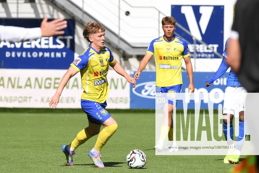 STVV s Robert-Jan Vanwesemael pictured in action during a soccer match between Sint-Truidense V.V. and KRC Genk, Sunday 28 September 2025 in Sint-Truiden, on day 9 of the 2025-2026 Jupiler Pro League first division of the Belgian championship. JILLxDELSAUX x135510876x