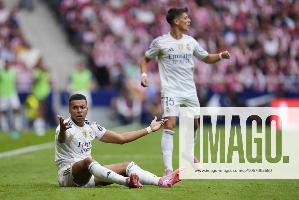 ESP: Atletico de Madrid - Real Madrid CF La Liga EA Sports. Date 7 Kylian Mbappe and Arda Guler of Real Madrid CF during the La Liga EA Sports match between Atletico de Madrid and Real Madrid CF played at Riyadh Metropolitano Stadium on September 27, 2025 in Madrid. kpng