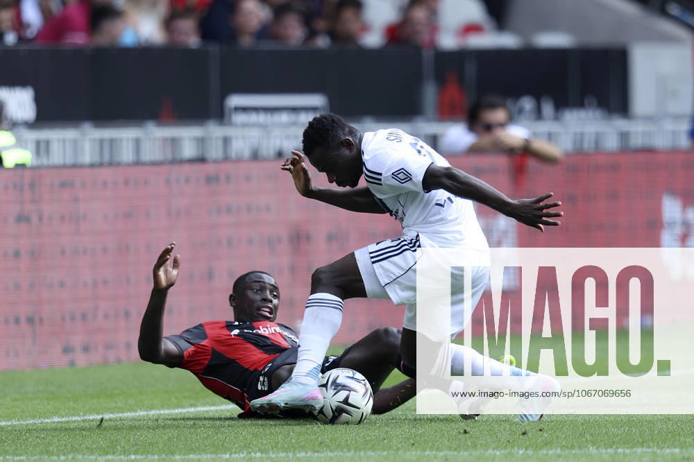 OGC Nice v Paris FC - Ligue 1 McDonald s 2025 2026 Antoine Mendy of OGC Nice and Moses Simon of Paris FC challenge during the Ligue 1 McDonald s match between OGC Nice and Paris FC at Allianz Riviera on September 28, 2025 in Nice, France. Nice Allianz Riviera South-Eastern France France