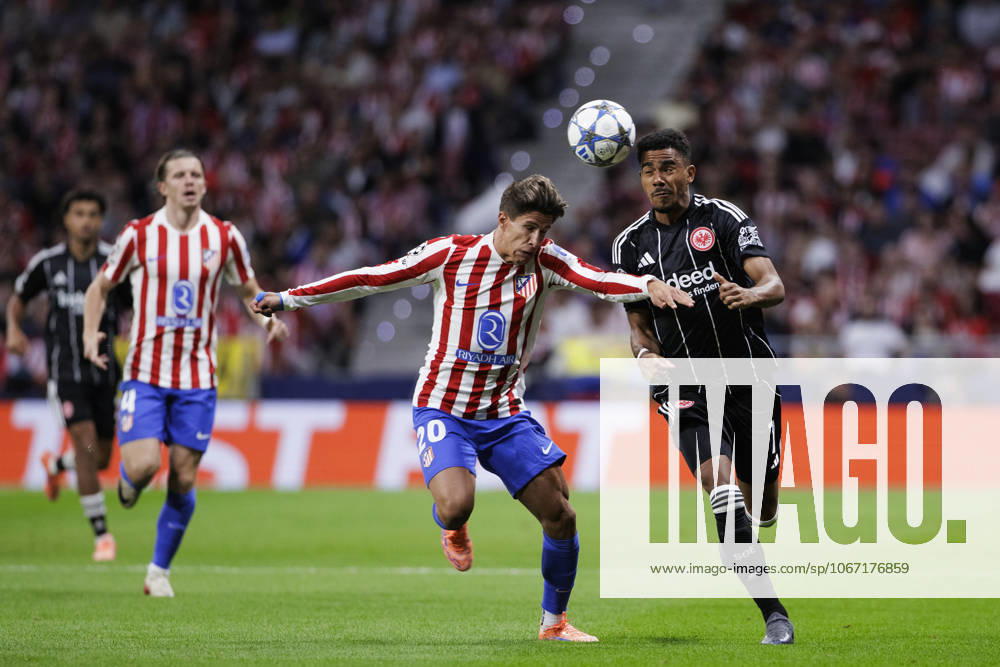 UEFA champions league - Atletico de Madrid vs Eintracht MADRID,SPAIN - 30 September: Ansgar Knauff Eintracht Frankfurt and Giuliano Simeone of Atletico de Madrid fight for the ball during UEFA champions league 2025 26 match between Atletico de Madrid and Eintracht at Riyadh Air Metropolitano Stadium. (Photo by Guillermo Martinez) Madrid Riyadh Air Metropolitano Stadium Spain