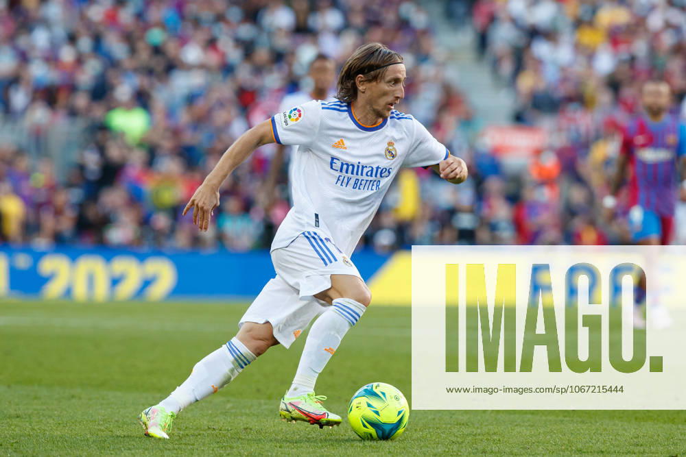 FC Barcelona, Barca v Real Madrid CF - La Liga Santander BARCELONA, SPAIN - OCTOBER 24: Luka Modric of Real Madrid during the La Liga match between FC Barcelona and Real Madrid at Camp Nou in Barcelona on October 24, 2021 Catalonia Spain. Editorial use only. Please get in touch for any other usage.