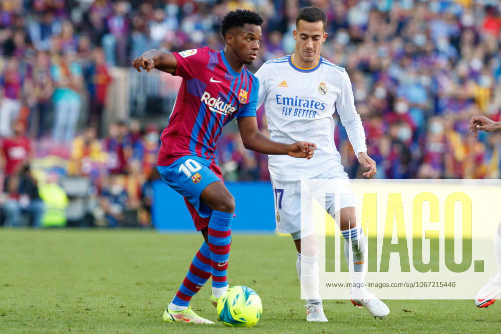FC Barcelona, Barca v Real Madrid CF - La Liga Santander BARCELONA, SPAIN - OCTOBER 24: Ansu Fati of FC Barcelona (L) during the La Liga match between FC Barcelona and Real Madrid at Camp Nou in Barcelona on October 24, 2021 Catalonia Spain. Editorial use only. Please get in touch for any other usage.