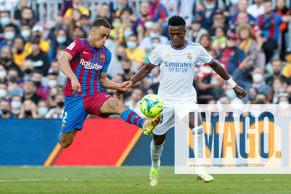 FC Barcelona, Barca v Real Madrid CF - La Liga Santander BARCELONA, SPAIN - OCTOBER 24: Sergino Dest of FC Barcelona (L) vies with Vinicius Junior of Real Madrid (R) during the La Liga match between FC Barcelona and Real Madrid at Camp Nou in Barcelona on October 24, 2021 Catalonia Spain. Editorial use only. Please get in touch for any other usage.