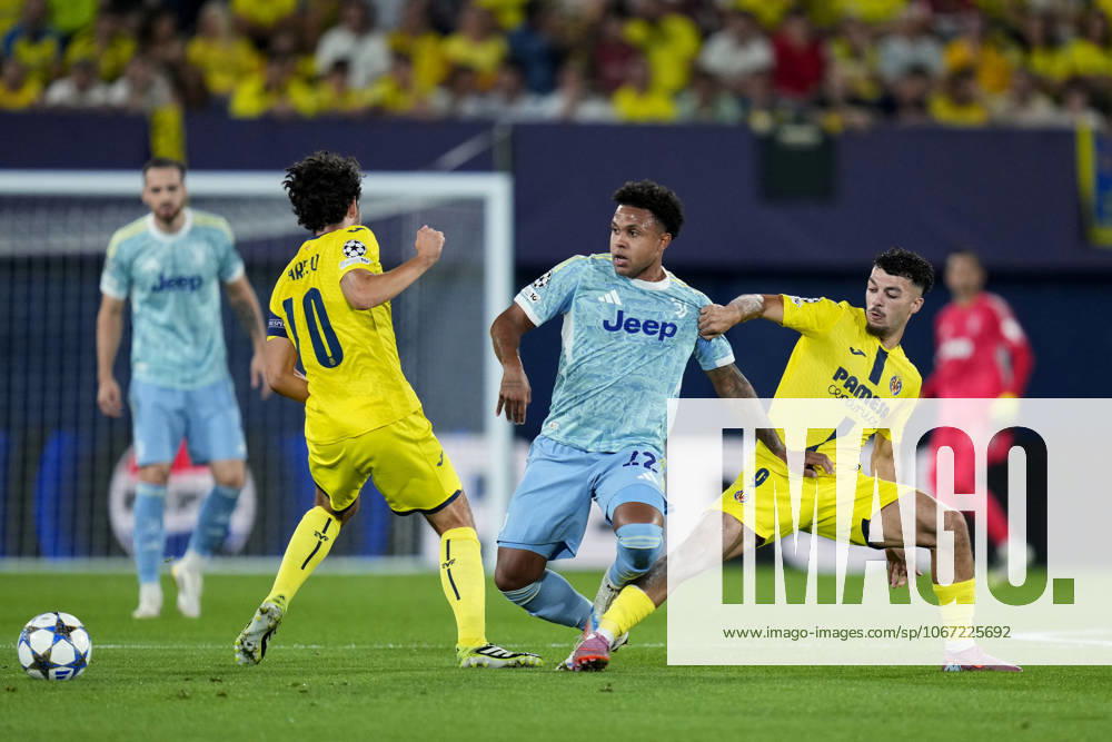 ESP: FC Barcelona, Barca v Paris Saint Germain. UEFA Champions League. Matchday 2. Weston McKennie of Juventus FC and Georges Mikautadze of Villarreal CF during the UEFA Champions League match, between Villarreal CF and Juventus FC, Matchday 2, La Ceramica Stadium on October 1, 2025 in Villarreal, Spain. kpng