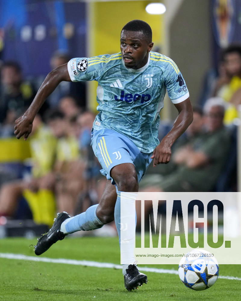 ESP: FC Barcelona, Barca v Paris Saint Germain. UEFA Champions League. Matchday 2. Pierre Kalulu of Juventus FC during the UEFA Champions League match, between Villarreal CF and Juventus FC, Matchday 2, La Ceramica Stadium on October 1, 2025 in Villarreal, Spain. kpng