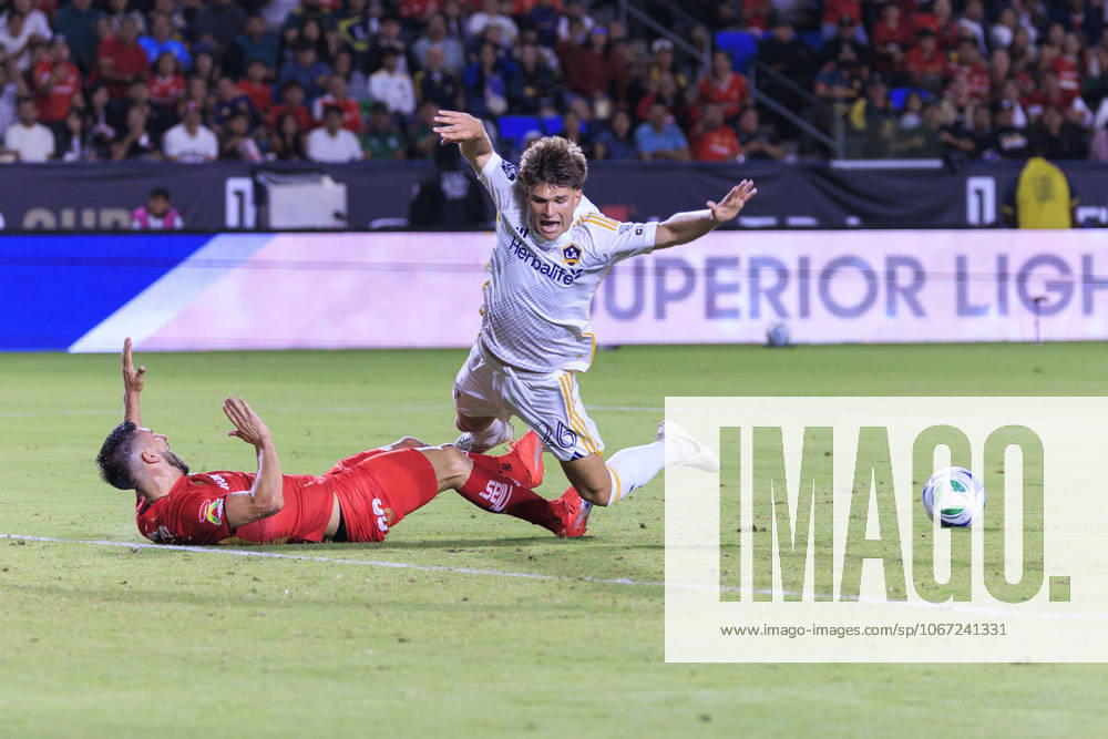 Paulinho 26 of Toluca FC attempts to slide tackle Harbor Miller 26 of the LA Galaxy during their 2025 Michelob ULTRA Campeones Cup match on Wednesday October 1, 2025 at the Dignity Health Sports Park in Carson, California. Toluca defeats Galaxy, 3-2. ARIANA RUIZ PI Carson USA - ZUMAp124 20251001_zaa_p124_075