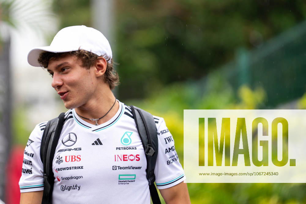 Formula 1 Singapore Airlines Singapore Grand Prix - Arrivals Andrea Kimi Antonelli (Ita) of Mercedes-AMG Petronas F1 Team 12 entering the paddock under the rain on Thursday (Media Day) during Formula 1 Singapore Airlines Singapore Grand Prix 2025 at the Marina Bay Street Circuit Singapore on October 2, 2025. Photo by Antoine Lapeyre ABACAPRESS.COM Singapore Singapore