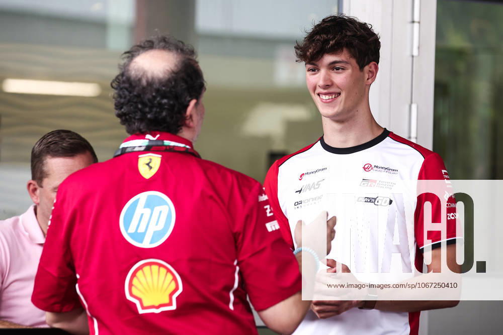 F1 - SINGAPORE GRAND PRIX 2025 BEARMAN Ollie Oliver (gbr), Haas F1 Team VF-25, portrait during the 2025 Formula 1 Singapore Grand Prix, 18th round of the 2025 FIA Formula One World Championship, WM, Weltmeisterschaft from October 3 to 5, 2025 on the Marina Bay Street Circuit, in Singapore - SingaporeSingapore