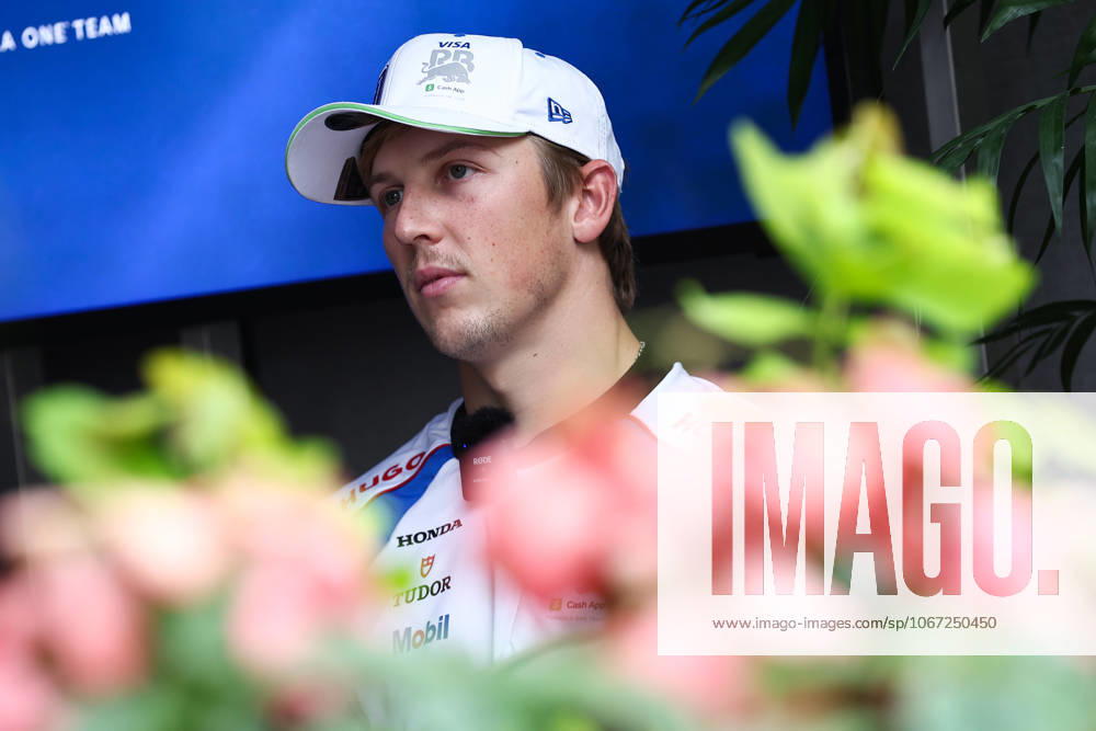 F1 - SINGAPORE GRAND PRIX 2025 LAWSON Liam (nzl), Visa Cash App RB F1 Team VCARB02, portrait during the 2025 Formula 1 Singapore Grand Prix, 18th round of the 2025 FIA Formula One World Championship, WM, Weltmeisterschaft from October 3 to 5, 2025 on the Marina Bay Street Circuit, in Singapore - SingaporeSingapore