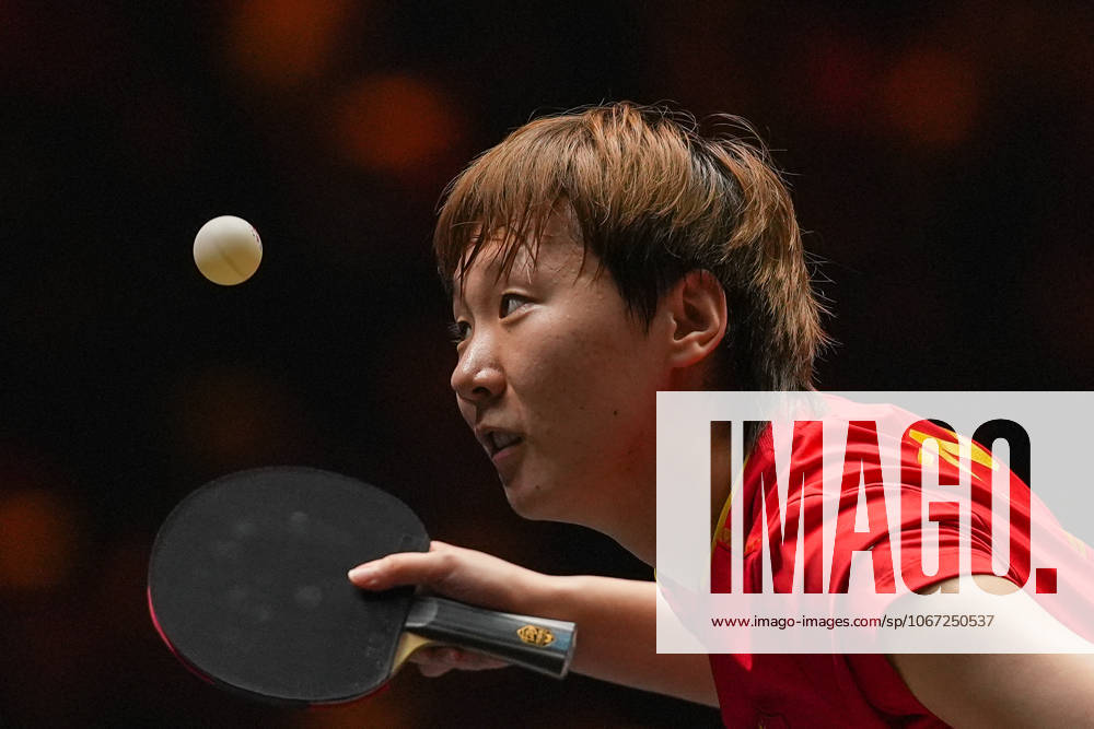 (251002) -- BEIJING, Oct. 2, 2025 -- Wang Manyu of China serves during the women s singles round of 16 match against Hayata Hina of Japan at 2025 World Table tennis, Tischtennis (WTT) China Smash in Beijing, China, Oct. 2, 2025. ) (SP)CHINA-BEIJING-TABLE TENNIS-WTT-CHINA SMASH-WOMEN S SINGLES(CN) JuxHuanzong
