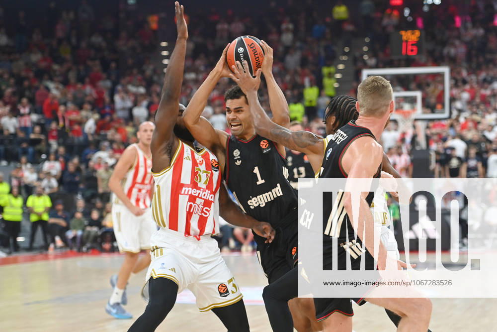 Oscar DA SILVA (FCB), Aktion,Zweikampf gegen Tyson CARTER (Belgrad). Basketball Euro League,Saison 2025 2026, FC Bayern Muenchen-Roter Stern Belgrad 97-88 am 02.10.2025, S A P G A R D EN