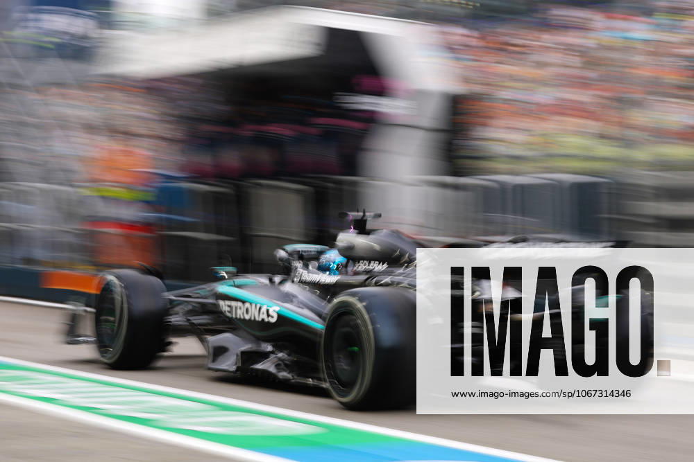 FORMULE 1 : Grand prix de Singapour - 03 10 2025 63 Georges Russell (GBR) Mercedes AMG Petronas F1 Team (DEU) Mercedes-AMG W16 E Mercedes during the 2025 Formula One Singapore Grand Prix, 18th round of the 2025 Formula 1 World Championship, WM, Weltmeisterschaft taking place from October 03 to 05, 2025 on the Marina Bay Street circuit in Singapore (SGP) SINGAPORESingapore