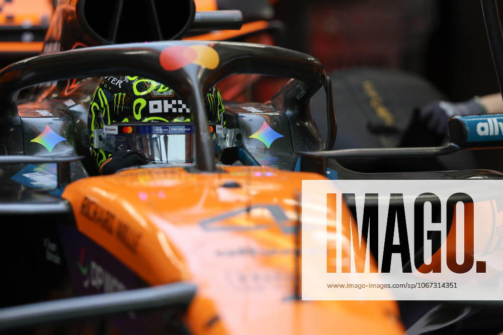 FORMULE 1 : Grand prix de Singapour - 03 10 2025 4 Lando Norris (GBR) McLaren F1 Team (GBR) MCL39 Mercedes during the 2025 Formula One Singapore Grand Prix, 18th round of the 2025 Formula 1 World Championship, WM, Weltmeisterschaft taking place from October 03 to 05, 2025 on the Marina Bay Street circuit in Singapore (SGP) SINGAPORESingapore