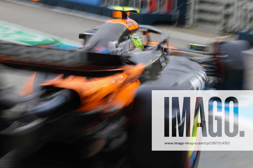 FORMULE 1 : Grand prix de Singapour - 03 10 2025 4 Lando Norris (GBR) McLaren F1 Team (GBR) MCL39 Mercedes during the 2025 Formula One Singapore Grand Prix, 18th round of the 2025 Formula 1 World Championship, WM, Weltmeisterschaft taking place from October 03 to 05, 2025 on the Marina Bay Street circuit in Singapore (SGP) SINGAPORESingapore