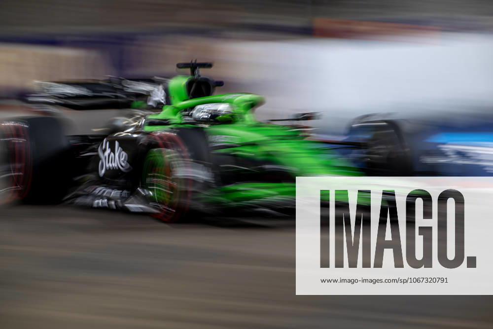 MARINA BAY, SINGAPORE: Nico Hulkenberg, racing for the Stake F1 Team team during the 2025 Formula 1 Singapore Grand Prix at the Marina Bay Street Circuit in Marina Bay, Singapore