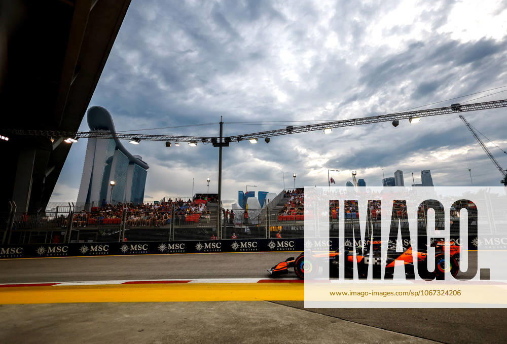 F1 - SINGAPORE GRAND PRIX 2025 04 NORRIS Lando (gbr), McLaren F1 Team MCL39, action during the 2025 Formula 1 Singapore Grand Prix, 18th round of the 2025 FIA Formula One World Championship, WM, Weltmeisterschaft from October 3 to 5, 2025 on the Marina Bay Street Circuit, in Singapore - SingaporeSingapore