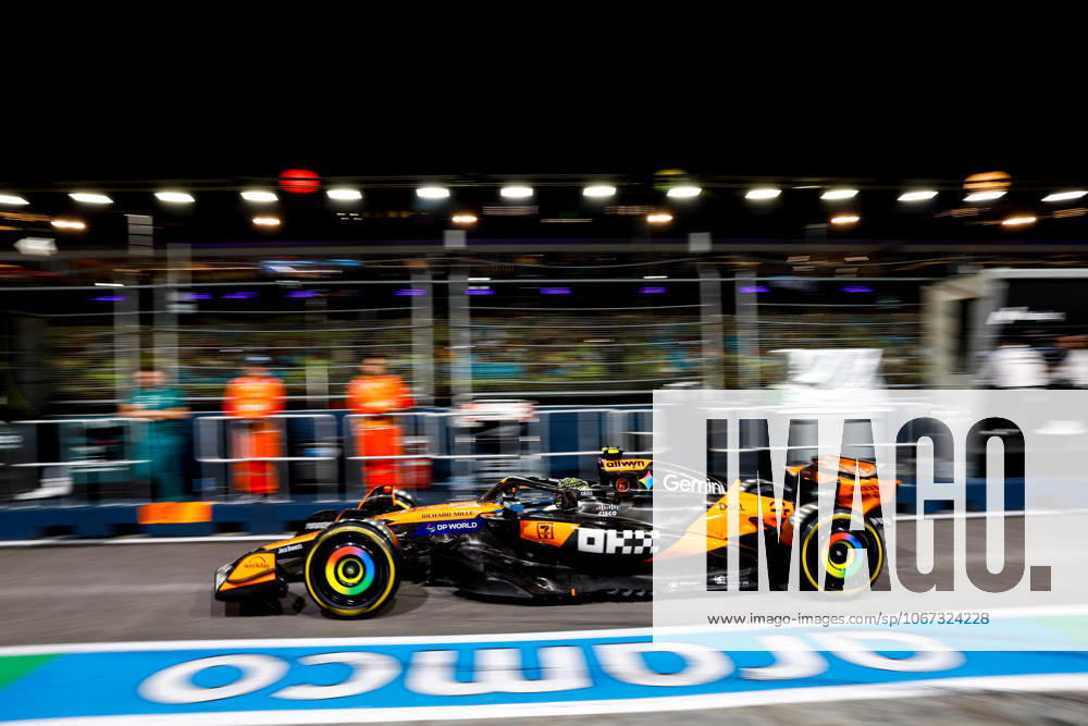 F1 - SINGAPORE GRAND PRIX 2025 04 NORRIS Lando (gbr), McLaren F1 Team MCL39, action during the 2025 Formula 1 Singapore Grand Prix, 18th round of the 2025 FIA Formula One World Championship, WM, Weltmeisterschaft from October 3 to 5, 2025 on the Marina Bay Street Circuit, in Singapore - SingaporeSingapore