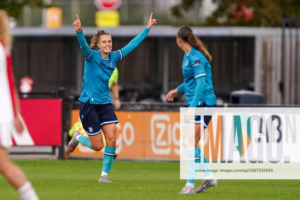 2025-10-04 Ajax Vrouwen v SC Heerenveen Vrouwen - Dutch Eurojackpot Vrouwen Eredivisie AMSTERDAM, NETHERLANDS - OCTOBER 4: Sterre Kroezen of SC Heerenveen Vrouwen celebrates after scoring her teams first goal during the Dutch Eurojackpot Vrouwen Eredivisie match between Ajax Vrouwen and SC Heerenveen Vrouwen at Sportcomplex de Toekomst on October 4, 2025 in Amsterdam, Netherlands. Amsterdam Sportcomplex de Toekomst Netherlands Content not available for redistribution in The Netherlands directly or indirectly through any third parties.