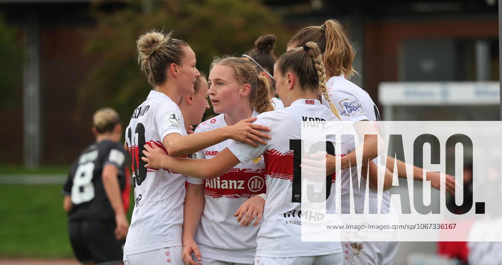 Stuttgart , Fußball 2. Bundesliga , VfB Stuttgart Frauen vs. FC Ingolstadt 04 , Jubel VfB , von links: Jana Beuschlein Linette Hofmann Leonie Kopp