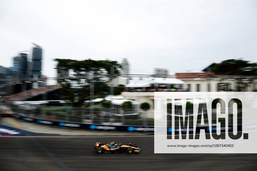 F1 - SINGAPORE GRAND PRIX 2025 04 NORRIS Lando (gbr), McLaren F1 Team MCL39, action during the 2025 Formula 1 Singapore Grand Prix, 18th round of the 2025 FIA Formula One World Championship, WM, Weltmeisterschaft from October 3 to 5, 2025 on the Marina Bay Street Circuit, in Singapore - SingaporeSingapore