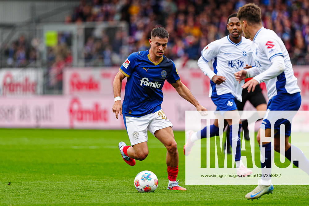 Adrian Kapralik (Holstein Kiel, 20) GER, Holstein Kiel vs. SV Darmstadt 98, Fussball, 2. Bundesliga, Spieltag 8, Saison 2025 2026, 04.10.2025 DFL REGULATIONS PROHIBIT ANY USE OF PHOTOGRAPHS AS IMAGE SEQUENCES AND OR QUASI-VIDEO GER, Holstein Kiel vs. SV Darmstadt 98, Fussball, 2. Bundesliga, Spieltag 8, Saison 2025 2026, 04.10.2025 Kiel