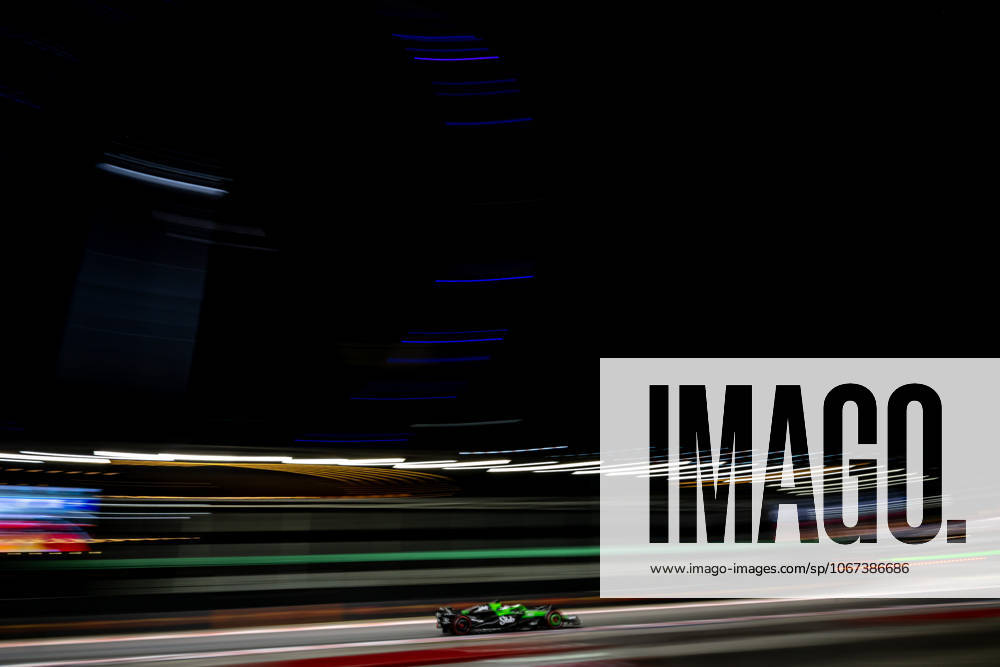 MARINA BAY, SINGAPORE: Nico Hulkenberg, racing for the Stake F1 Team team during the 2025 Formula 1 Singapore Grand Prix at the Marina Bay Street Circuit in Marina Bay, Singapore
