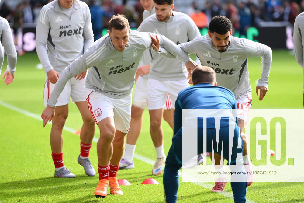 Newcastle United v Nottingham Forest - Premier League Forest players warm up ahead of the Premier League match between Newcastle United and Nottingham Forest at St. James s Park in Newcastle, United Kingdom, on October 5, 2025. Newcastle Tyne and Wear United Kingdom
