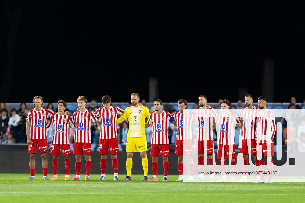 Real Club Celta de Vigo v Club Atletico de Madrid - LaLiga EA Sports VIGO, SPAIN - OCTOBER 5: Atletico de Madrid players observe a minute s silence prior the LaLiga EA Sports match between Real Club Celta de Vigo and Club Atletico de Madrid at Estadio Abanca-Balaidos on October 5, 2025 in Vigo, Spain. (Photos by Diego Simon Photo Players Images Magara Press) Vigo Estadio Abanca-Balaidos Spain