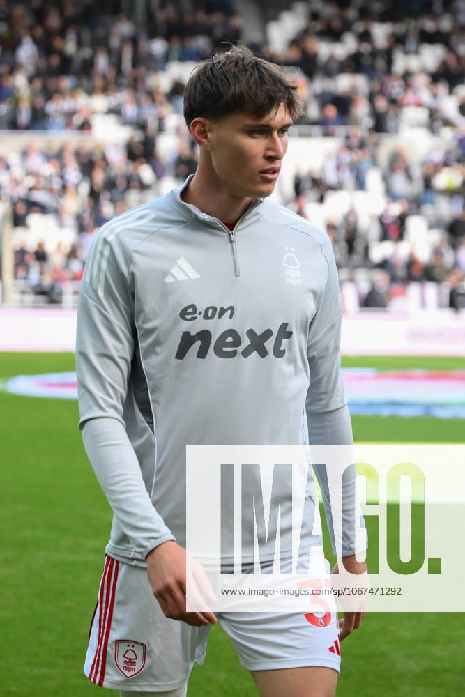 Newcastle United v Nottingham Forest - Premier League Nicolo Savona of Nottingham Forest participates in the Premier League match between Newcastle United and Nottingham Forest at St. James s Park in Newcastle, United Kingdom, on October 5, 2025. Newcastle Tyne and Wear United Kingdom