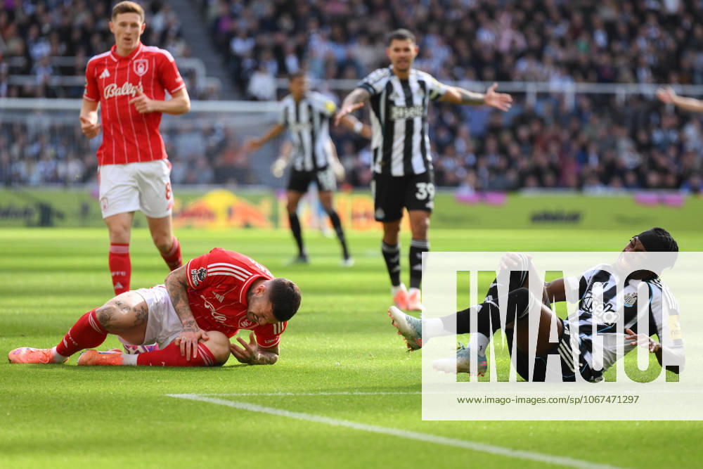 Newcastle United v Nottingham Forest - Premier League Morato of Nottingham Forest and Anthony Elanga of Newcastle United clash during the Premier League match between Newcastle United and Nottingham Forest at St. James s Park in Newcastle, United Kingdom, on October 5, 2025. Newcastle Tyne and Wear United Kingdom