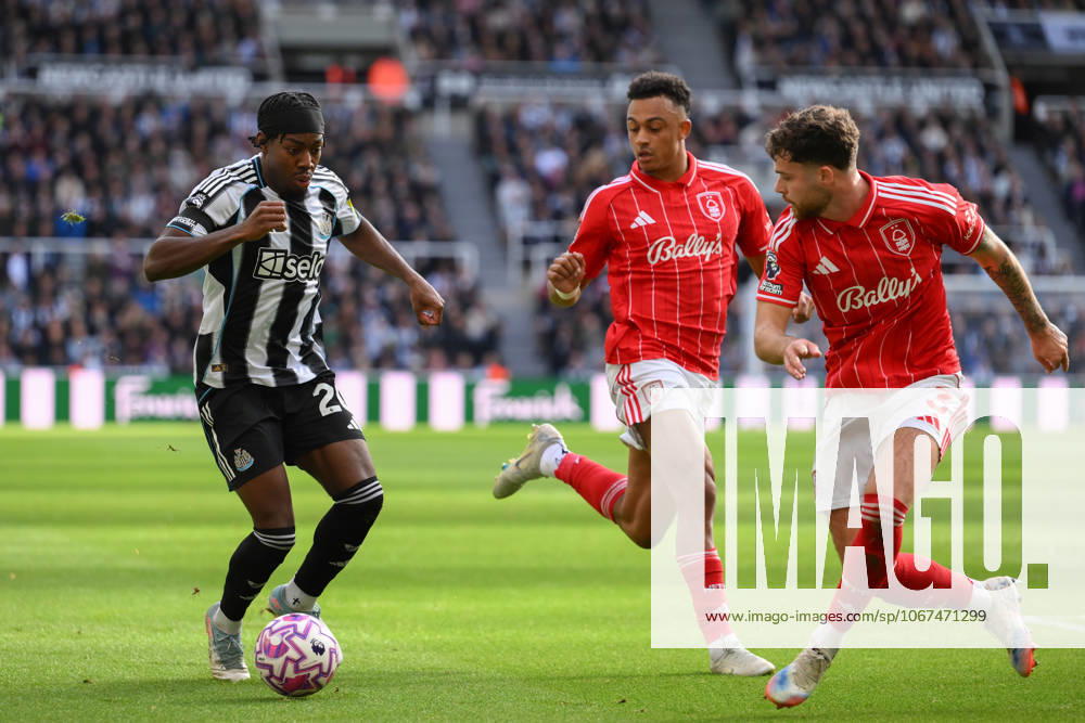 Newcastle United v Nottingham Forest - Premier League Anthony Elanga of Newcastle United is under pressure from Neco Williams and Dan Ndoye of Nottingham Forest during the Premier League match between Newcastle United and Nottingham Forest at St. James s Park in Newcastle, United Kingdom, on October 5, 2025. Newcastle Tyne and Wear United Kingdom