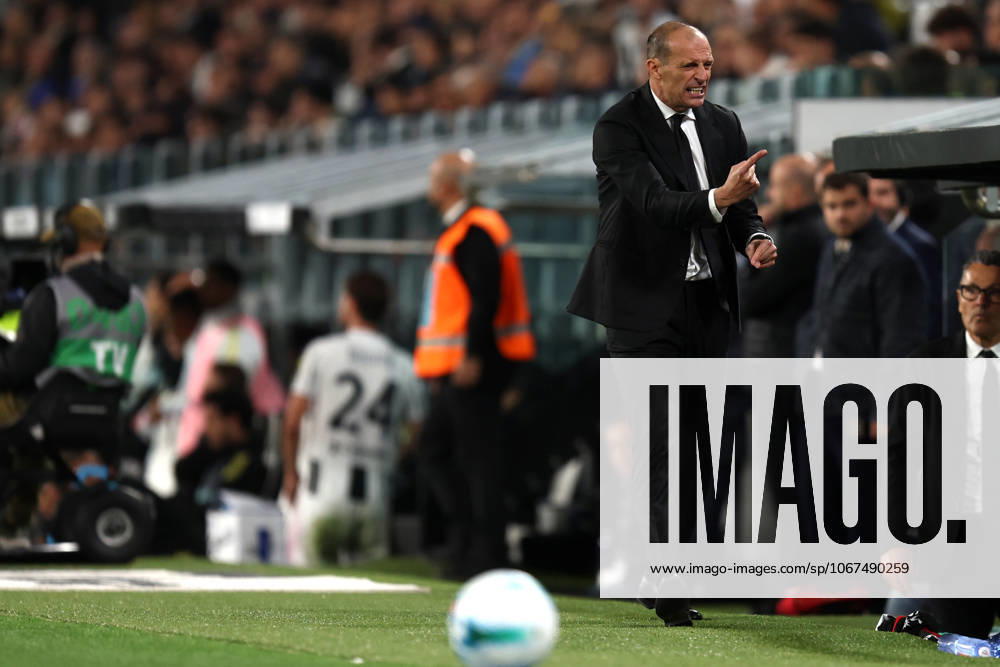 Juventus Fc - Ac Milan Massimiliano Allegri, head coach of Ac Milan gestures during the Serie A match beetween Juventus Fc and Ac Milan at Allianz Stadium on October 5, 2025 in Turin, Italy . Torino Allianz Stadium Italy