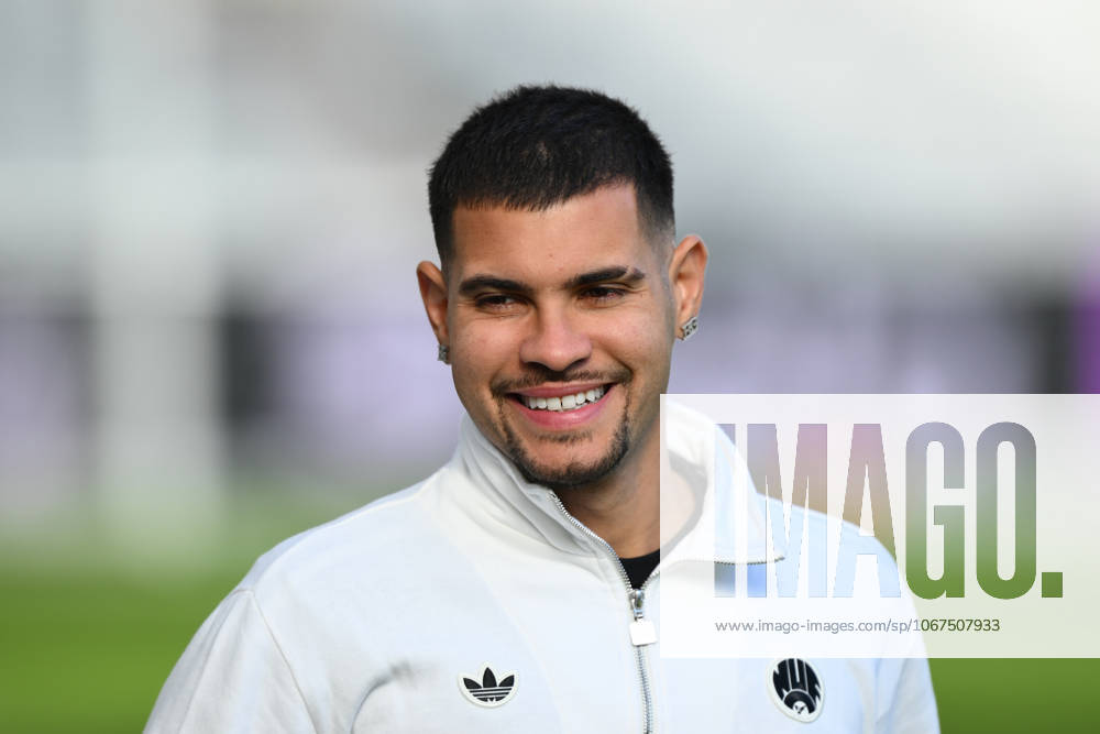 Newcastle United v Nottingham Forest - Premier League Bruno Guimaraes of Newcastle United plays during the Premier League match between Newcastle United and Nottingham Forest at St. James s Park in Newcastle, United Kingdom, on October 5, 2025. Newcastle Tyne and Wear United Kingdom