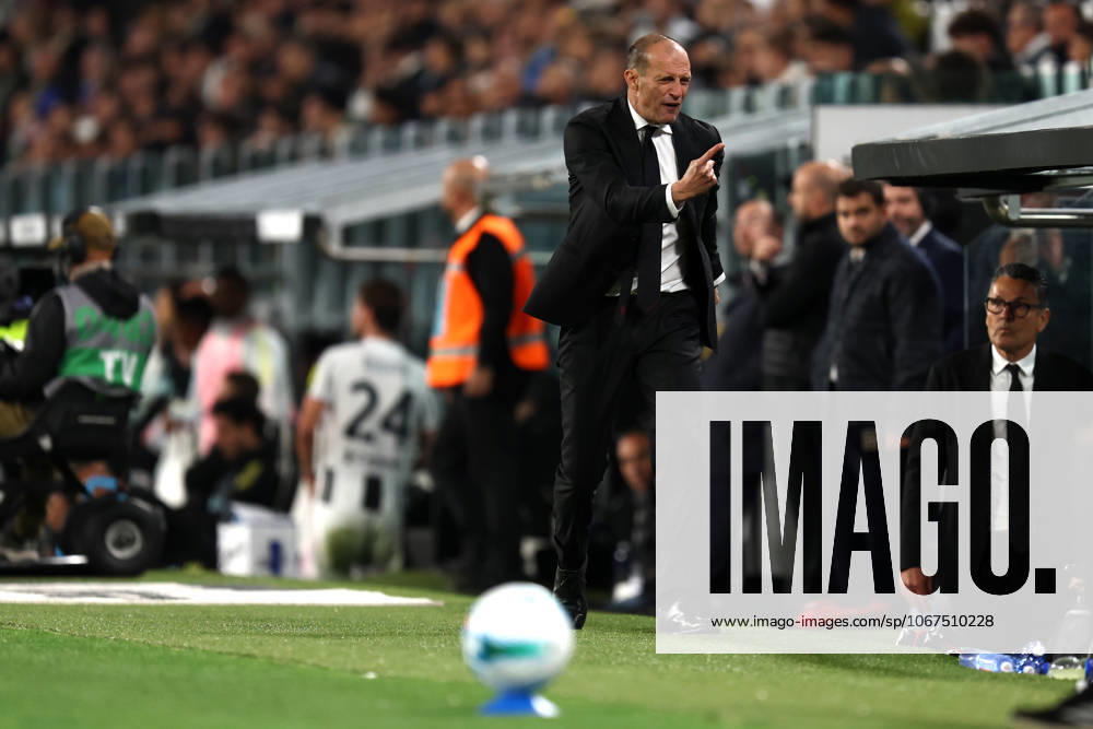 Juventus Fc - Ac Milan Massimiliano Allegri, head coach of Ac Milan gestures during the Serie A match beetween Juventus Fc and Ac Milan at Allianz Stadium on October 5, 2025 in Turin, Italy . Torino Allianz Stadium Italy