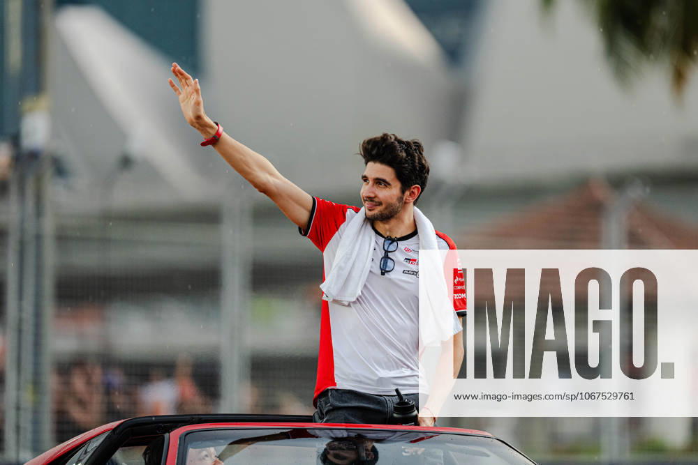 Formula 1 Singapore Grand Prix 2025 Esteban Ocon 31 (FRA) MoneyGram Haas VF-25 Drivers Parade during the Formula 1 Singapore Airlines Singapore Grand Prix 2025 at the Marina Bay Street Circuit, Singapore on 5 October 2025 Credit: Jun Da Tan Every Second Media Editorial use only. All images are copyright Every Second Media Limited. No images may be reproduced without prior permission.
