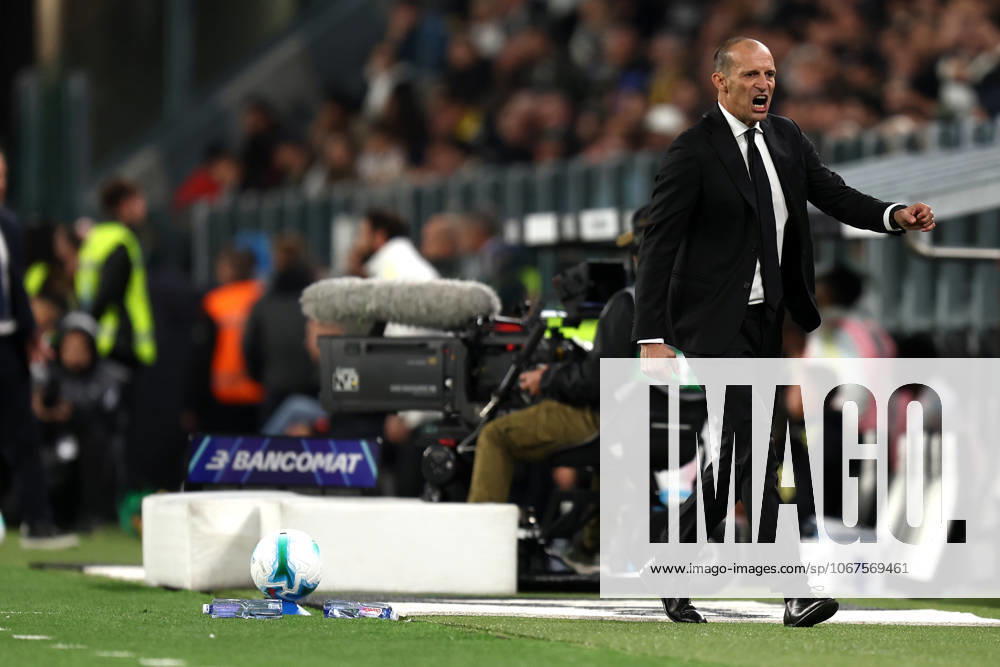 Juventus Fc - Ac Milan Massimiliano Allegri, head coach of Ac Milan gestures during the Serie A match beetween Juventus Fc and Ac Milan at Allianz Stadium on October 5, 2025 in Turin, Italy . Torino Allianz Stadium Italy