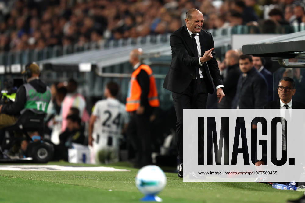 Juventus Fc - Ac Milan Massimiliano Allegri, head coach of Ac Milan gestures during the Serie A match beetween Juventus Fc and Ac Milan at Allianz Stadium on October 5, 2025 in Turin, Italy . Torino Allianz Stadium Italy
