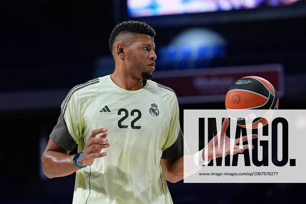 Walter Samuel Tavares da Veiga of Real Madrid warms up during the Turkish Airlines Euroleague 2025 26 League Phase MD3, match played between Real Madrid and LDLC ASVEL Villeurbanne at Movistar Arena on October 09, 2025 in Madrid, Spain. Madrid Spain - ZUMAa181 20251009_zaa_a181_315
