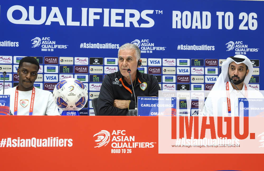 Press conference, PK, Pressekonferenz TEAM OMAN-2026 FIFA World Cup, WM, Weltmeisterschaft, Fussball ASIAN QUALIFIER PLAYOFFS Head coach of Oman Carlos Queiroz (C) and player Nayef Faraj (L) attend a press conference ahead of the FIFA World Cup 2026 AFC Asian qualifiers playoffs group A match between United Arab Emirates and Oman at Jassim Bin Hamad Stadium in Doha, Qatar, on October 10, 2025. DOHA Qatar