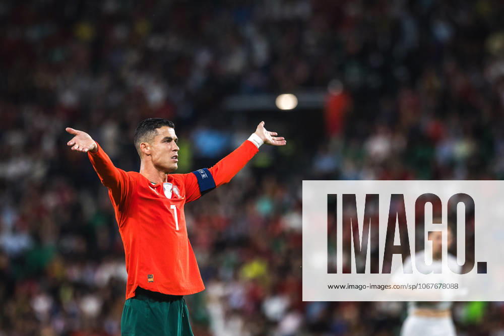 Cristiano Ronaldo of Portugal gestures during the FIFA World Cup, WM, Weltmeisterschaft, Fussball 2026 qualifier match between Portugal and Republic of Ireland at Estadio Jose Alvalade. Lisbon Portugal - ZUMAs197 20251011_aaa_s197_633