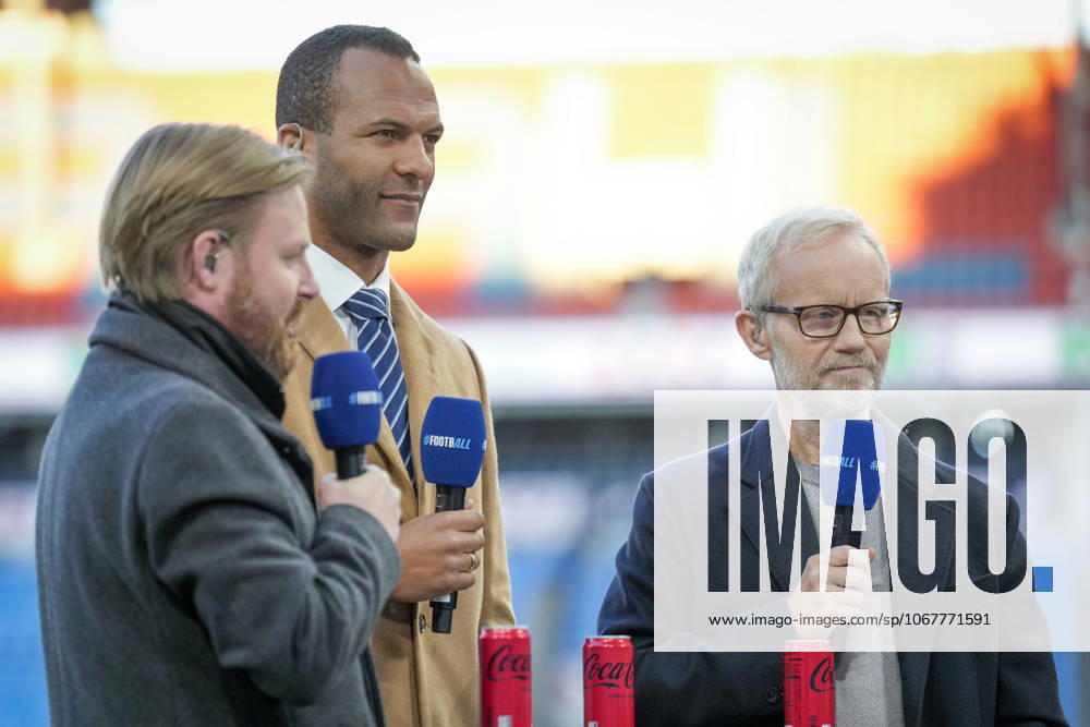 Football, private international match Norway New Zealand Oslo 20251014 From left TV2s Marius Skjelbaek, Yaw Ihle Amankwah and oyvind Alsaker before the private international football match between Norway and New Zealand at Ullevaal Stadium Photo Fredrik Varfjell NTB Oslo Norway RESTRICTED USE FOR BETTING COMPANIES