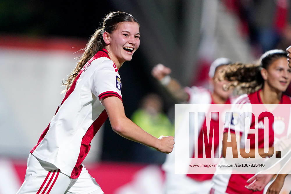 2025-10-16 Ajax v GC Frauenfussball - UEFA Women s Europa Cup 2025 2026 Second Qualifying Round AMSTERDAM, NETHERLANDS - OCTOBER 16: Renee van Asten of Ajax celebrates after scoring her teams first goal during the UEFA Women s Europa Cup 2025 2026 Second Qualifying Round match between Ajax and GC Frauenfussball at Sportcomplex de Toekomst on October 16, 2025 in Amsterdam, Netherlands. Amsterdam Sportcomplex de Toekomst Netherlands Content not available for redistribution in The Netherlands directly or indirectly through any third parties.