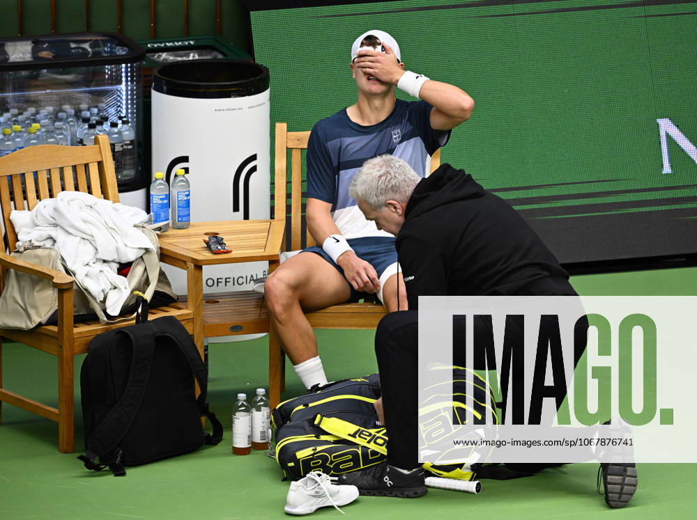 Denmark s Holger Rune injures his foot during the semifinal match against France s Ugo Humbert and leaves on a walkover during the BNP Paribas Nordic Open tennis tournament at the Royal Swedish Tennis Hall in Stockholm, Sweden, Saturday, Oct. 18, 2025. STOCKHOLM SWEDEN