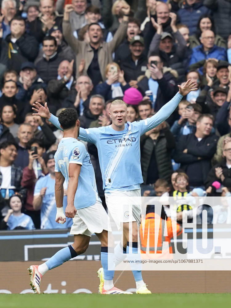Manchester, England, 18th October 2025. Erling Haaland of Manchester City (R) celebrates after scoring the opening goal during the Manchester City vs Everton Premier League match at the Etihad Stadium, Manchester. Picture credit should read: Andrew Yates Sportimage . SPI_019_AY_MAN_CITY_EVERTON SPI-4220-0019