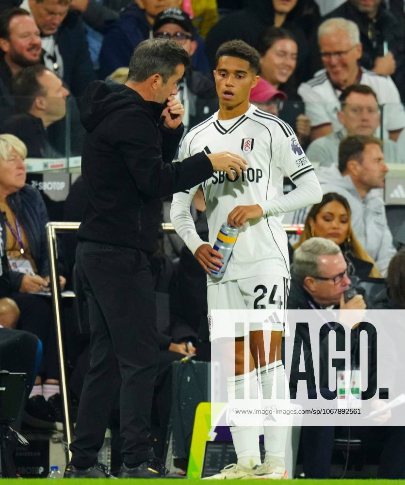 Fulham Manager Marco Silva issues instructions to Josh King Fulham v Arsenal, Premier League, Football, Craven Cottage, London, UK - 18 Oct 2025London Craven Cottage United Kingdom