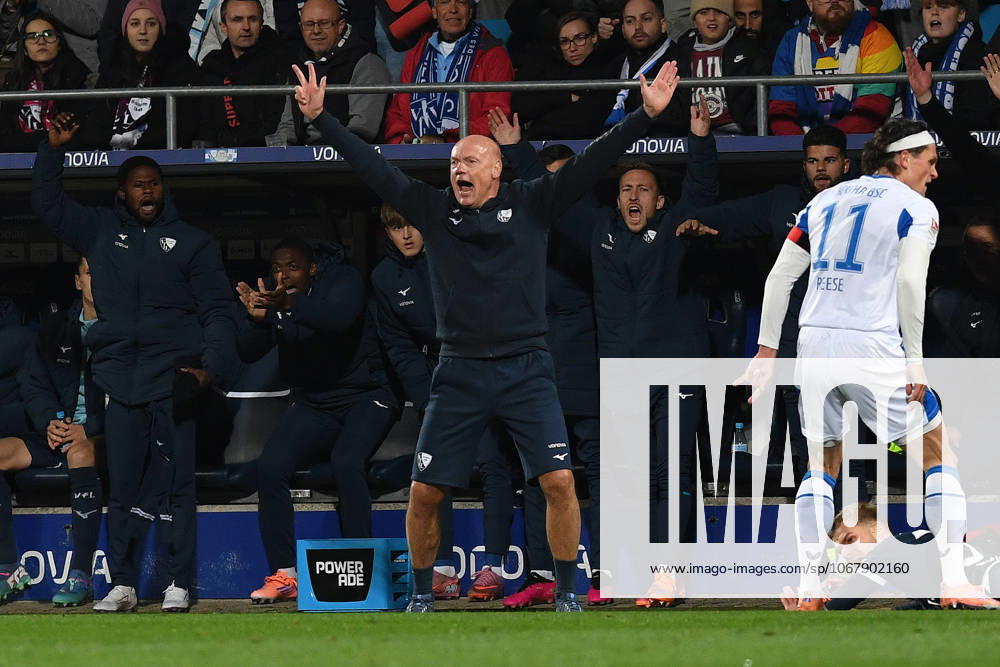 Trainer Uwe Rösler (VfL Bochum) gestikuliert, gestik waehrend des Spiels der 2. Bundesliga zwischen VfL Bochum und Hertha BSC, Vonovia Ruhrstadion am 18. October 2025 in Bochum, Deutschland. (Foto von Ralf Treese DeFodi Images) +++ Trainer Uwe Rösler (VfL Bochum) gestures during the 2. Bundesliga match between VfL Bochum and Hertha BSC at Vonovia Ruhrstadion on October 18, 2025 in Bochum, Germany. (Photo by Ralf Treese DeFodi Images) (Photo by Ralf Treese DeFodi Images) Coach Uwe Rösler VfL Bochum gestures, gestures during the 2 Bundesliga match between VfL Bochum and Hertha BSC, Vonovia Ruhrstadion on October 18, 2025 in Bochum, Germany Photo by Ralf Treese DeFodi Images Coach Uwe Rösler VfL Bochum gestures during the 2 Bundesliga match between VfL Bochum and Hertha BSC at Vonovia Ruhrstadion on October 18, 2025 in Bochum, Germany Photo by Ralf Treese DeFodi Images Photo by Ralf Treese DeFodi Images